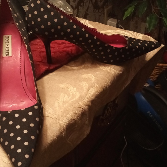 Shoes - Picture 6 of 7